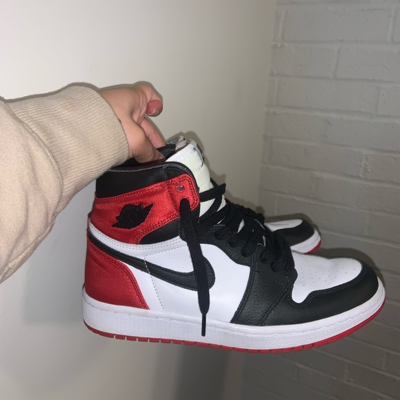 Air Jordan 1 Retro High 'Satin Black Toe - Picture 4 of 5